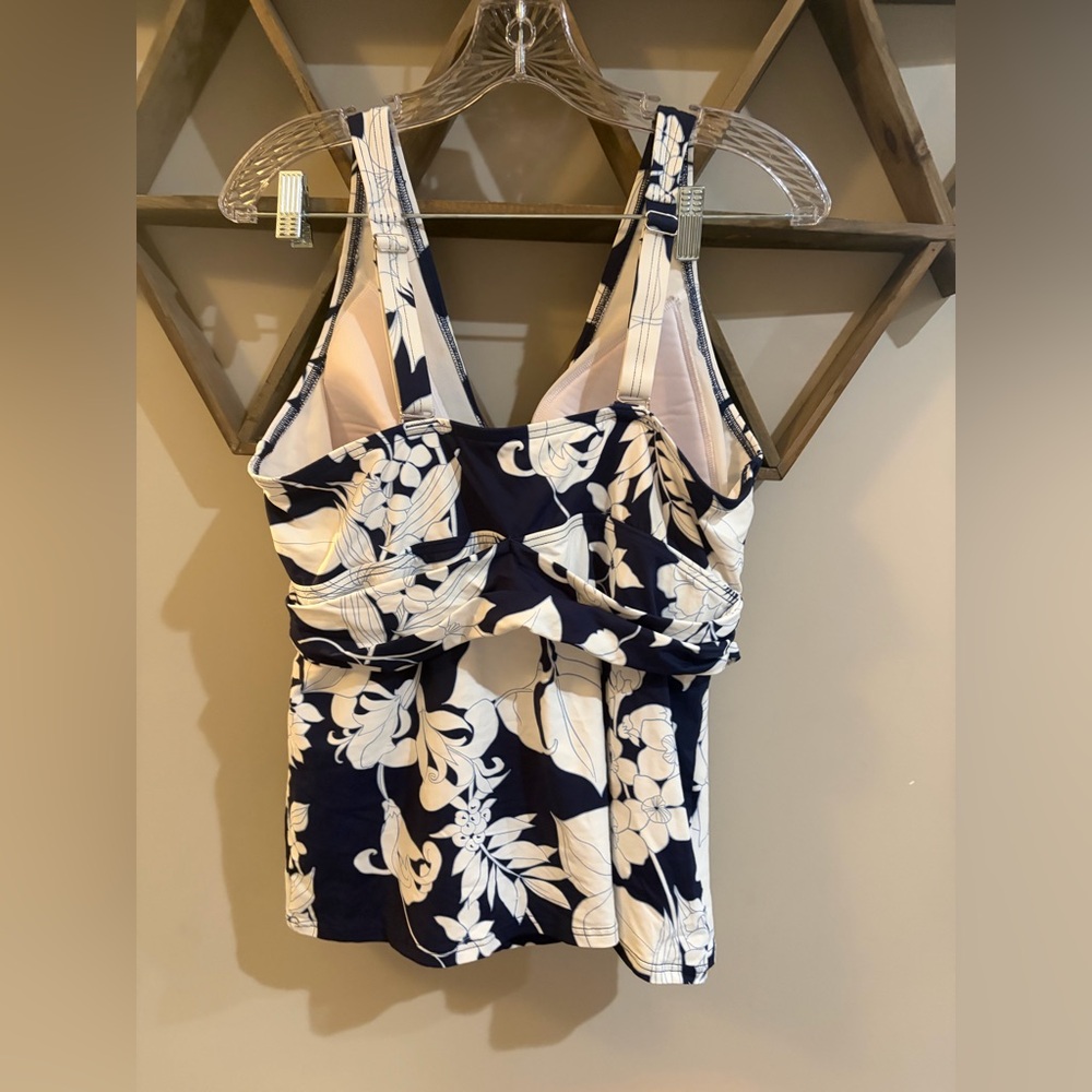 Land’s End D-Cup V-Neck Plunge X Back Tankini Top. Blue floral. Size large 14-16 - Picture 5 of 6